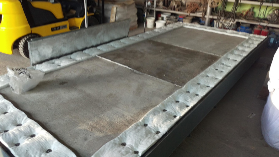 Insulated top for box type incinerator